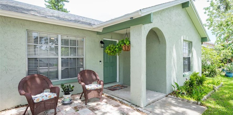 House in New Port Richey, Florida 2 bedrooms, 90.02 sq.m. № 1870839