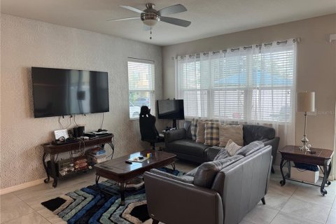 Adosado en venta en Kissimmee, Florida, 4 dormitorios, 165.55 m2 № 1911284 - foto 6