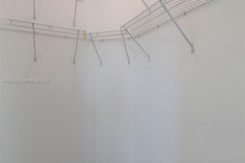 Adosado en alquiler en Vero Beach, Florida, 3 dormitorios, 140.93 m2 № 1991417 - foto 17