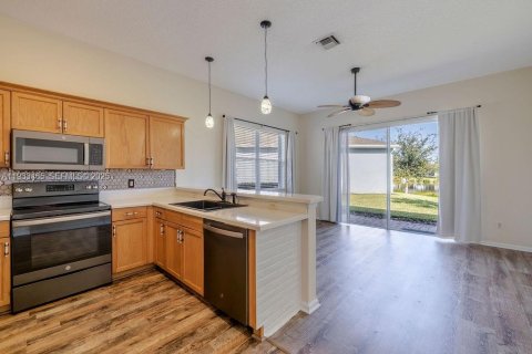 Adosado en alquiler en Vero Beach, Florida, 3 dormitorios, 140.93 m2 № 1991417 - foto 5