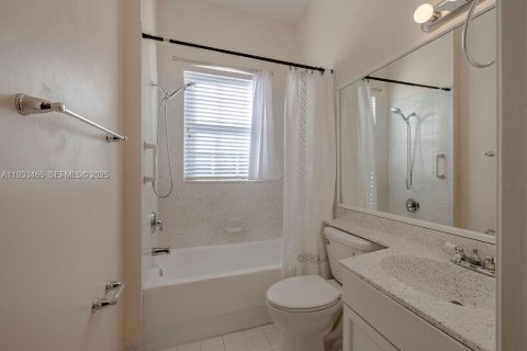 Adosado en alquiler en Vero Beach, Florida, 3 dormitorios, 140.93 m2 № 1991417 - foto 25