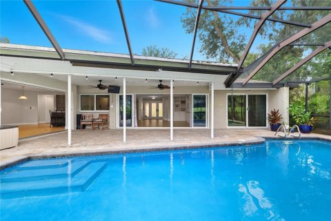 House in Temple Terrace, Florida 4 bedrooms, 247.31 sq.m. № 1914154 - photo 15