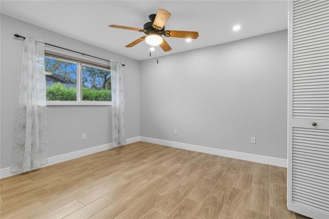 House in Temple Terrace, Florida 4 bedrooms, 247.31 sq.m. № 1914154 - photo 30