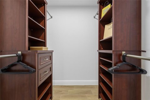 House in Temple Terrace, Florida 4 bedrooms, 247.31 sq.m. № 1914154 - photo 21