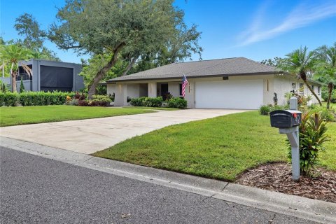 House in Temple Terrace, Florida 4 bedrooms, 247.31 sq.m. № 1914154 - photo 4