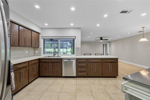 House in Temple Terrace, Florida 4 bedrooms, 247.31 sq.m. № 1914154 - photo 25