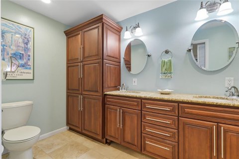 House in Temple Terrace, Florida 4 bedrooms, 247.31 sq.m. № 1914154 - photo 20