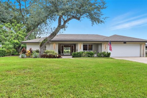 House in Temple Terrace, Florida 4 bedrooms, 247.31 sq.m. № 1914154 - photo 1