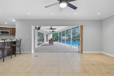 House in Temple Terrace, Florida 4 bedrooms, 247.31 sq.m. № 1914154 - photo 29