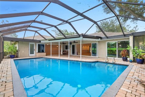 House in Temple Terrace, Florida 4 bedrooms, 247.31 sq.m. № 1914154 - photo 13