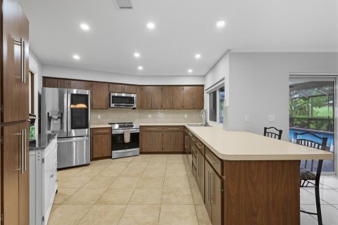 House in Temple Terrace, Florida 4 bedrooms, 247.31 sq.m. № 1914154 - photo 26