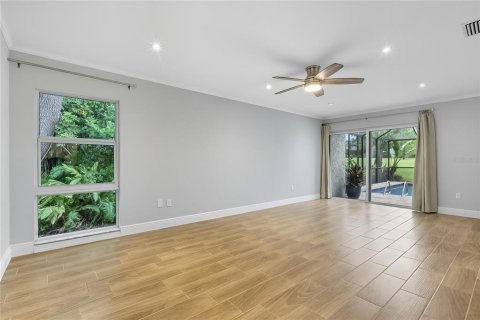 House in Temple Terrace, Florida 4 bedrooms, 247.31 sq.m. № 1914154 - photo 17