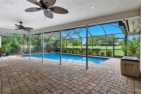 House in Temple Terrace, Florida 4 bedrooms, 247.31 sq.m. № 1914154 - photo 12