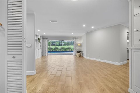 House in Temple Terrace, Florida 4 bedrooms, 247.31 sq.m. № 1914154 - photo 8