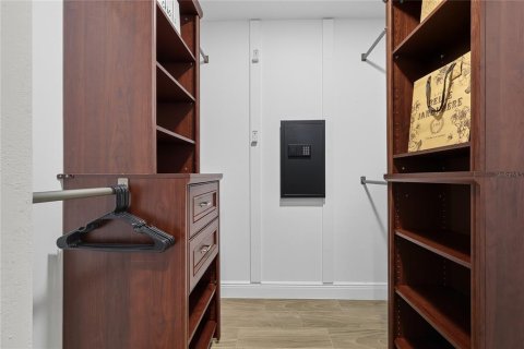 House in Temple Terrace, Florida 4 bedrooms, 247.31 sq.m. № 1914154 - photo 22