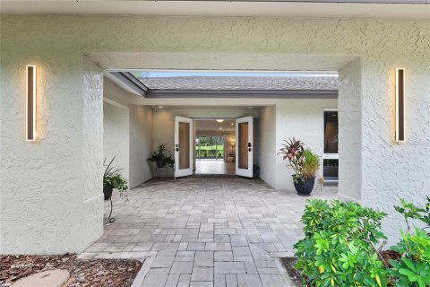 House in Temple Terrace, Florida 4 bedrooms, 247.31 sq.m. № 1914154 - photo 7