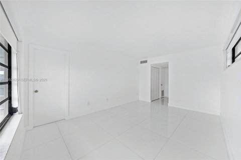 Copropriété à louer à Miami, Floride: 1 chambre, 76.64 m2 № 2008209 - photo 12