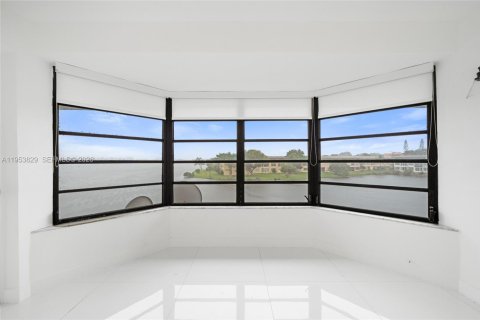 Copropriété à louer à Miami, Floride: 1 chambre, 76.64 m2 № 2008209 - photo 3