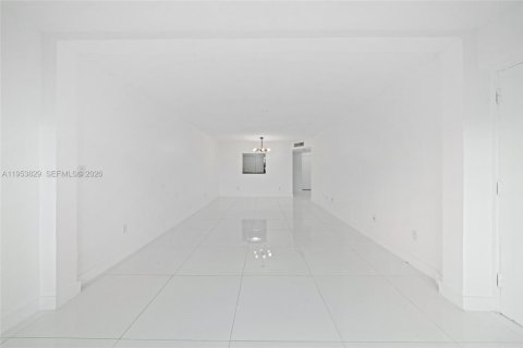 Copropriété à louer à Miami, Floride: 1 chambre, 76.64 m2 № 2008209 - photo 2