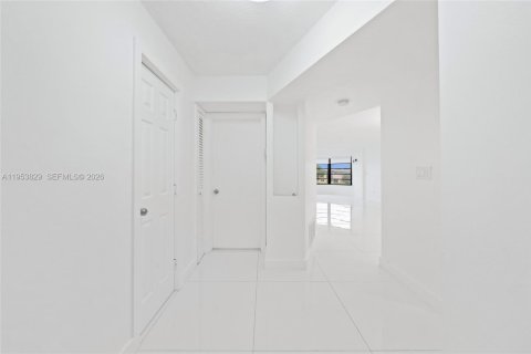 Copropriété à louer à Miami, Floride: 1 chambre, 76.64 m2 № 2008209 - photo 4