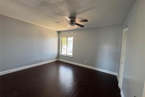 House in New Port Richey, Florida 3 bedrooms, 120.77 sq.m. № 2102685 - photo 12