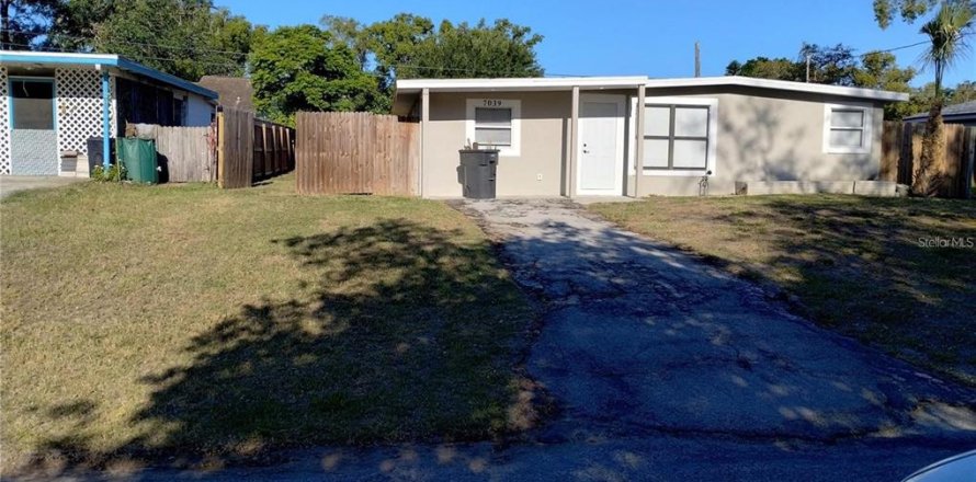 House in New Port Richey, Florida 3 bedrooms, 120.77 sq.m. № 2102685