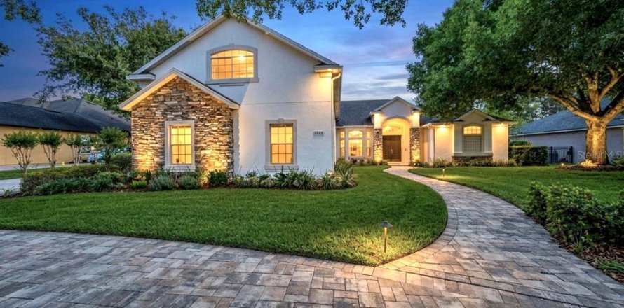 House in Windermere, Florida 4 bedrooms, 371.33 sq.m. № 2122478