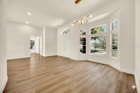 House in Windermere, Florida 4 bedrooms, 371.33 sq.m. № 2122478 - photo 6