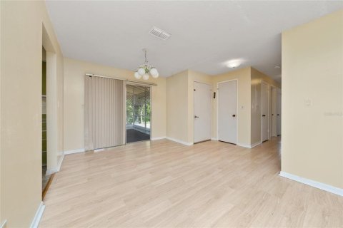 House in Ocala, Florida 2 bedrooms, 104.79 sq.m. № 2220876 - photo 5