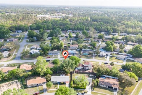 House in Ocala, Florida 2 bedrooms, 104.79 sq.m. № 2220876 - photo 24