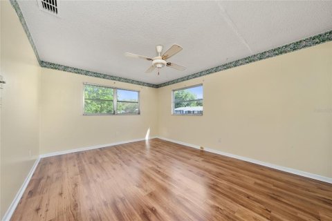House in Ocala, Florida 2 bedrooms, 104.79 sq.m. № 2220876 - photo 11