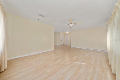 House in Ocala, Florida 2 bedrooms, 104.79 sq.m. № 2220876 - photo 7