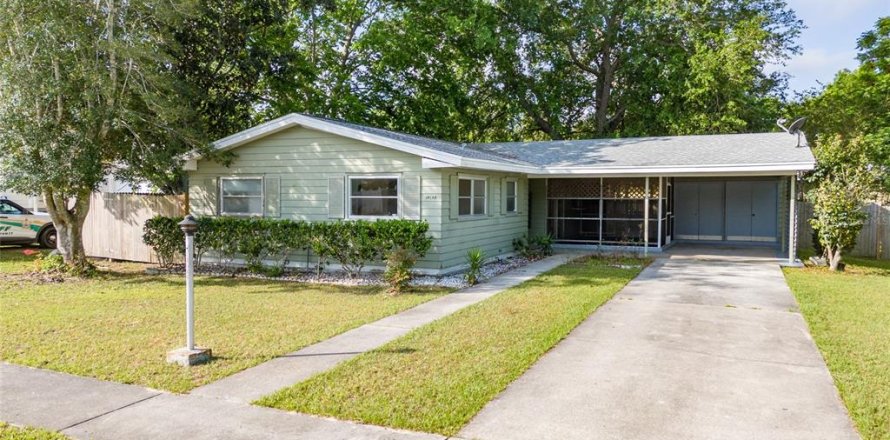 House in Ocala, Florida 2 bedrooms, 104.79 sq.m. № 2220876