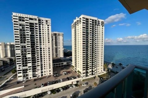 Condominio en alquiler en Hollywood, Florida, 1 dormitorio, 77.57 m2 № 1923049 - foto 9