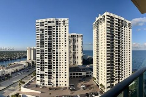Condominio en alquiler en Hollywood, Florida, 1 dormitorio, 77.57 m2 № 1923049 - foto 10