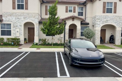 Adosado en venta en Miami, Florida, 3 dormitorios, 123.37 m2 № 1766734 - foto 1