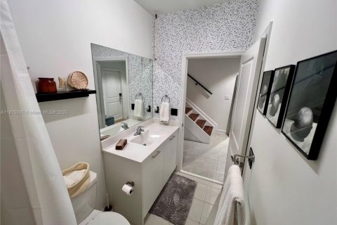 Adosado en venta en Miami, Florida, 3 dormitorios, 123.37 m2 № 1766734 - foto 24