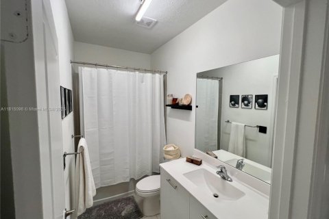 Adosado en venta en Miami, Florida, 3 dormitorios, 123.37 m2 № 1766734 - foto 23