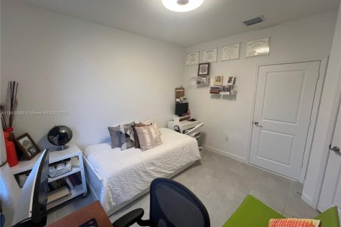 Adosado en venta en Miami, Florida, 3 dormitorios, 123.37 m2 № 1766734 - foto 22