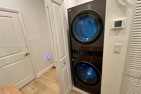 Adosado en venta en Miami, Florida, 3 dormitorios, 123.37 m2 № 1766734 - foto 28