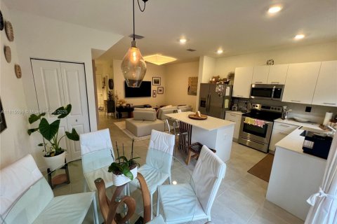 Adosado en venta en Miami, Florida, 3 dormitorios, 123.37 m2 № 1766734 - foto 10