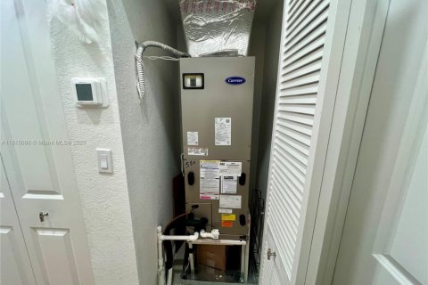 Adosado en venta en Miami, Florida, 3 dormitorios, 123.37 m2 № 1766734 - foto 29