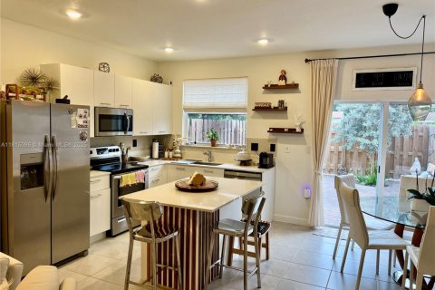 Adosado en venta en Miami, Florida, 3 dormitorios, 123.37 m2 № 1766734 - foto 6