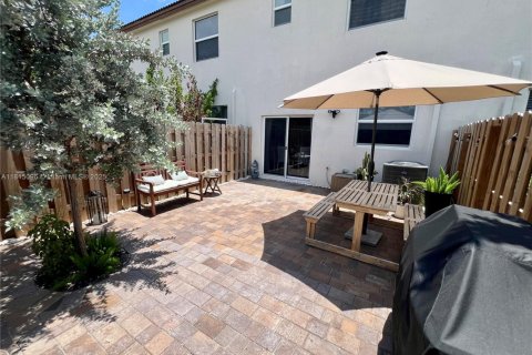 Adosado en venta en Miami, Florida, 3 dormitorios, 123.37 m2 № 1766734 - foto 14