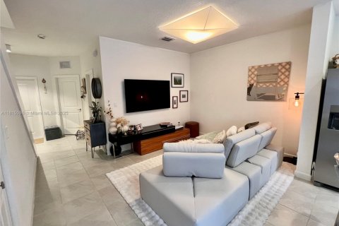 Adosado en venta en Miami, Florida, 3 dormitorios, 123.37 m2 № 1766734 - foto 4