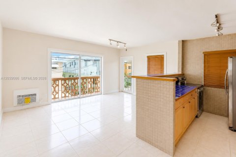 Copropriété à vendre à Miami Beach, Floride: 1 chambre, 55.74 m2 № 2251772 - photo 4