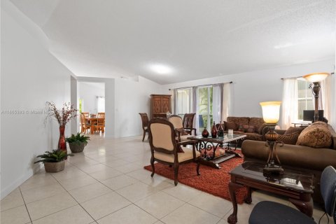 Casa en venta en Pembroke Pines, Florida, 3 dormitorios, 163.88 m2 № 1892934 - foto 11