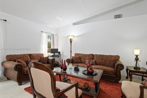 Casa en venta en Pembroke Pines, Florida, 3 dormitorios, 163.88 m2 № 1892934 - foto 22