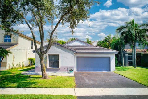 Casa en venta en Pembroke Pines, Florida, 3 dormitorios, 163.88 m2 № 1892934 - foto 2