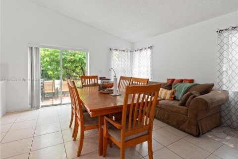Casa en venta en Pembroke Pines, Florida, 3 dormitorios, 163.88 m2 № 1892934 - foto 23